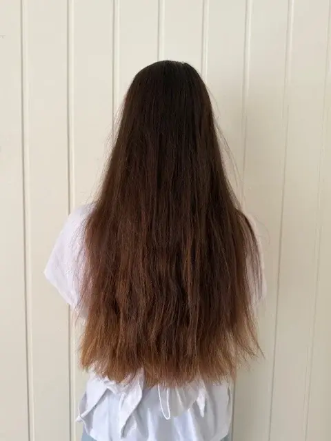 Langt, lyst hår før keratinbehandling