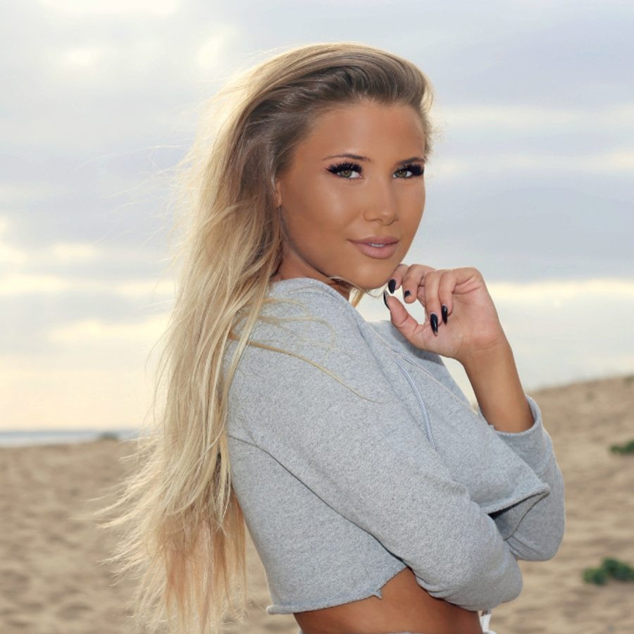 Andrea med hair extensions fra LuxusHair