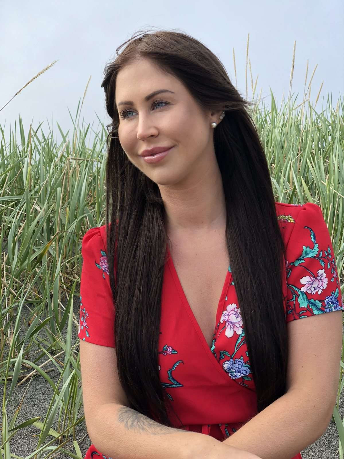 Langt, mørkt hår med hair extensions fra LuxusHair
